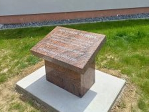 Natpisna_sa_stalkom_1.jpg